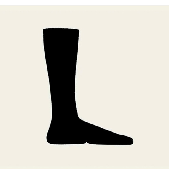 Size 3 . Unisex . Authentic yeezy pods . New in bag - Picture 1 of 3